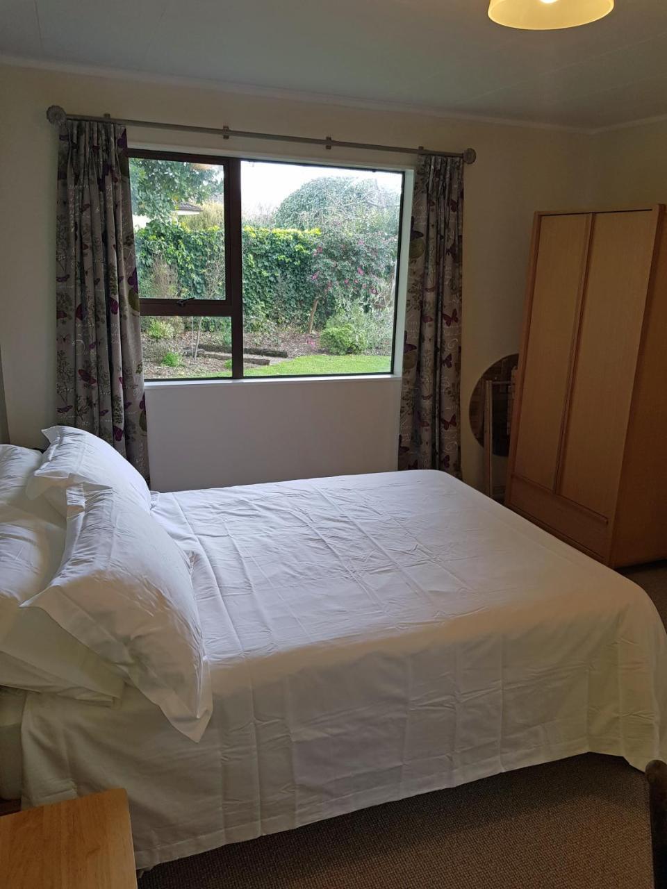 Garden Retreat Apartment Otaki ภายนอก รูปภาพ